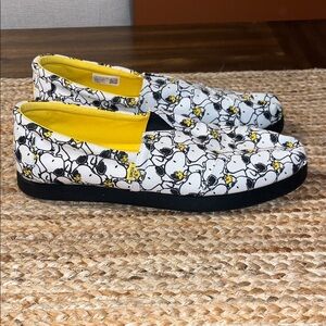 Mens Tom Peanuts Snoopy White and Yellow Slip-Ons shoes size 12